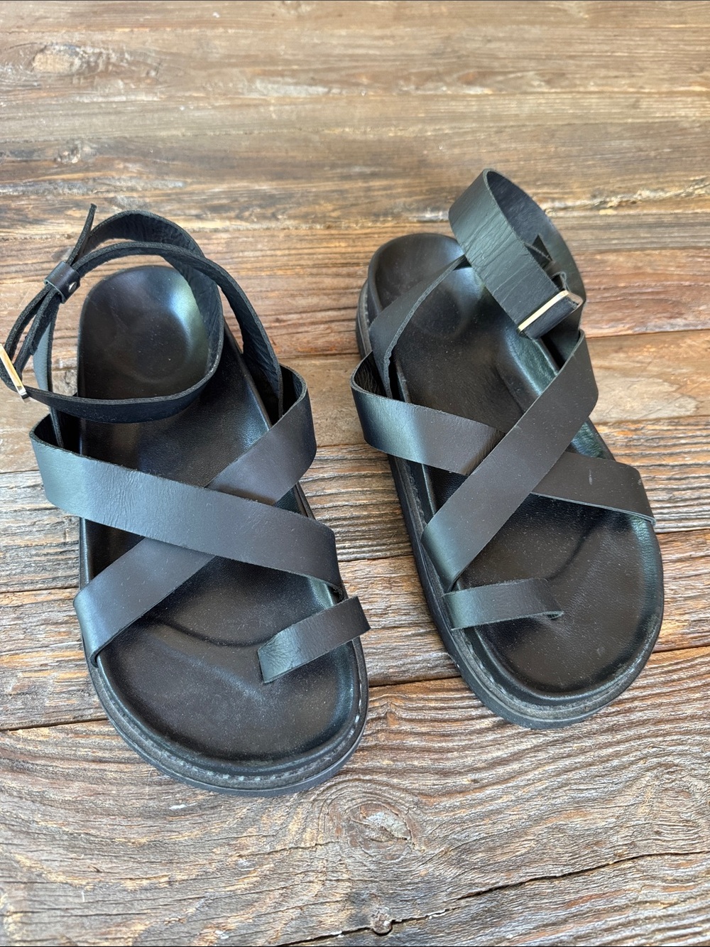 Liberte Brontë black strappy platform leather Roman style sandals EUC 40 9/9.5 - Picture 4 of 10